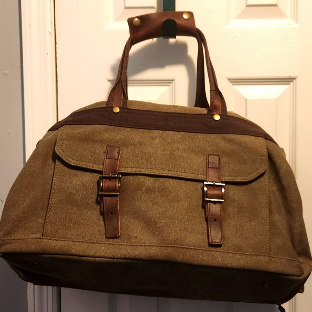 NWT Soaeon Weekender Travel Bag With Strap